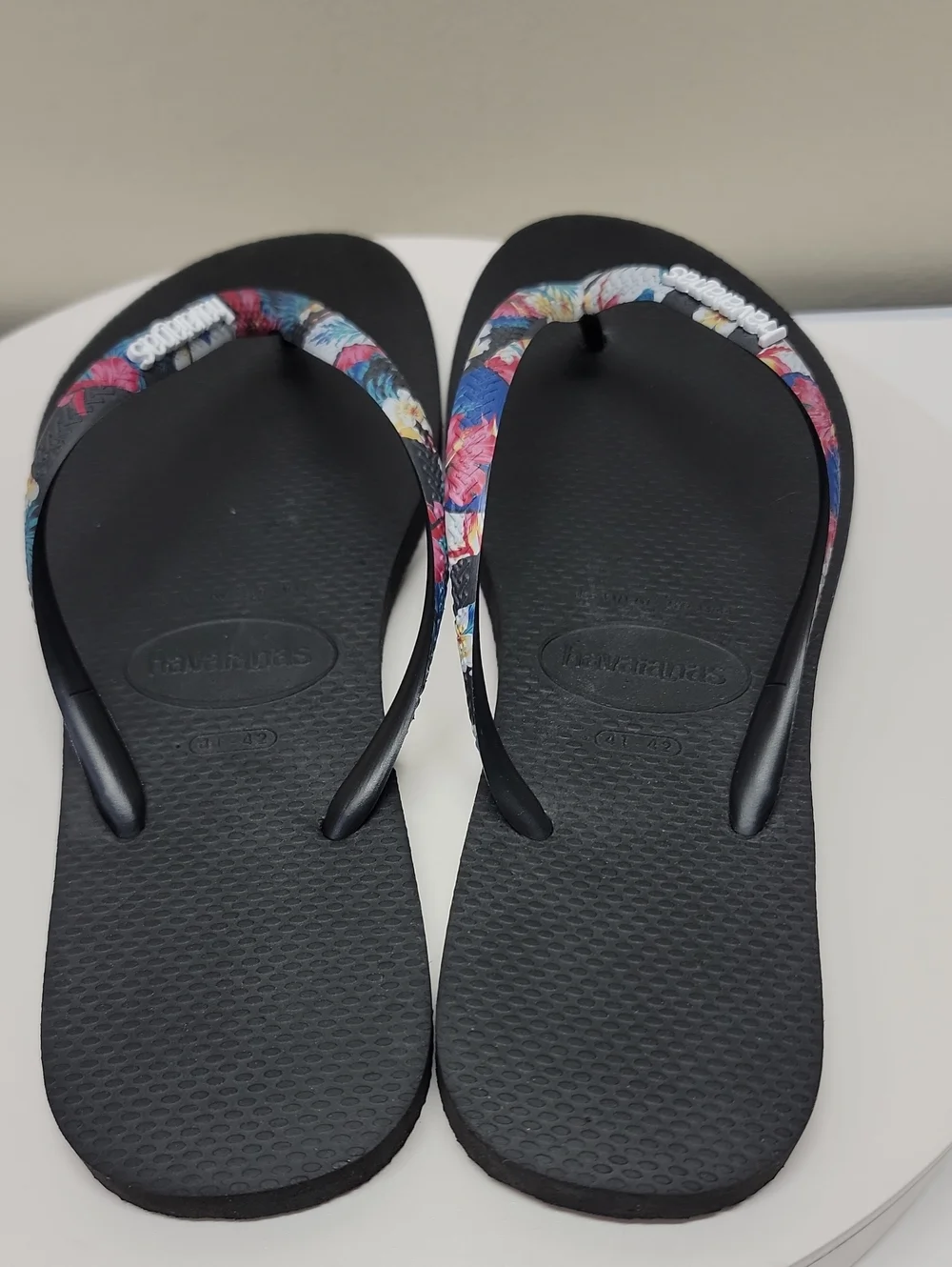 Havaianas Slim Black Flip Flops with Multicolor Floral Straps Sz 41-42 or 10-11